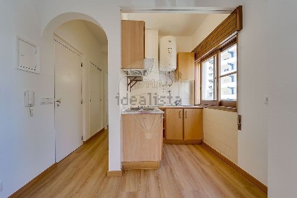 Apartamento T1 à venda na Rua Doutor João Zeferino Pereira