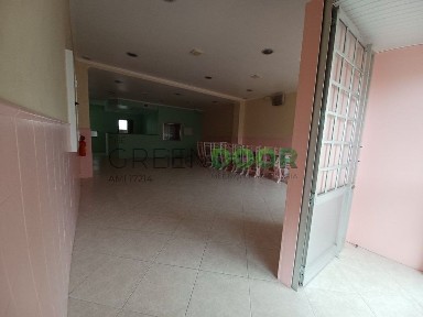 Arrendamento de espaço comercial na Rua Jaime Cortesão