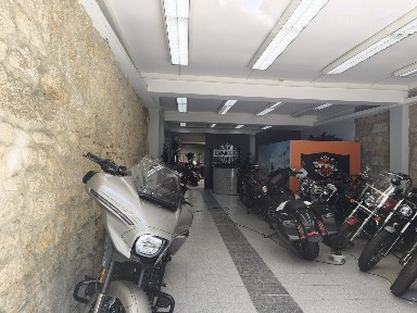 Arrendamento de espaço comercial na Rua de Camões, 328