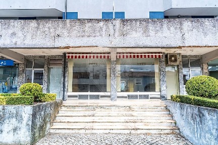 Arrendamento de espaço comercial na Rua Açores