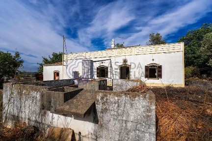 Herdade à venda em Santa Bárbara de Nexe