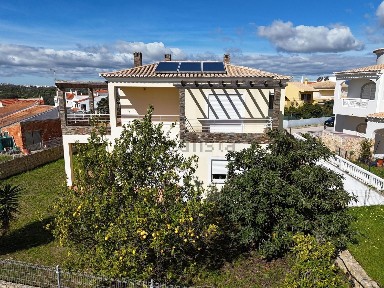 Moradia independente à venda no Urbanização Vale da Horta