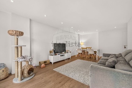 Apartamento T2 à venda na Damaia de Cima