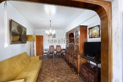 Apartamento T3 à venda na Rua Almeida Garrett, 24