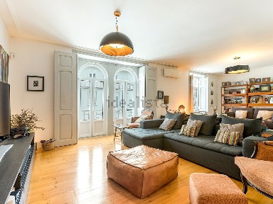 Apartamento T4 à venda na Rua Tomás da Anunciação