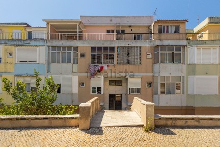 Apartamento T2 à venda na Rua Bastos Nunes