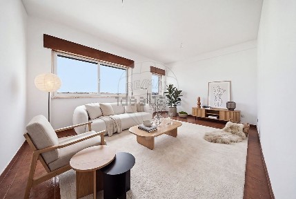 Apartamento T3 à venda na Praceta Francisco Sá Carneiro