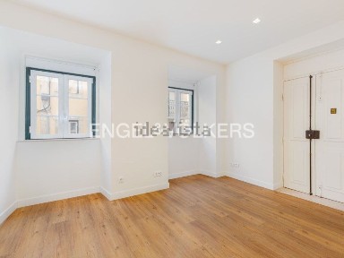 Apartamento T1 à venda na Praça da Alegria