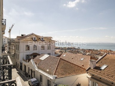 Apartamento T8 à venda na Chiado - Pç. de Camões