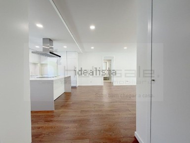 Apartamento T2 à venda na Rua de Cascais