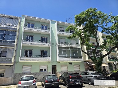 Apartamento T2 à venda na Rua General Alves Roçadas, 6