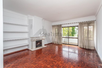 Apartamento T2 à venda na Rua Jorge Castilho s/n