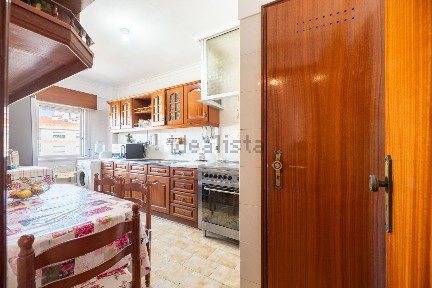Apartamento T3 à venda na Avenida Padre Alberto Neto, 44