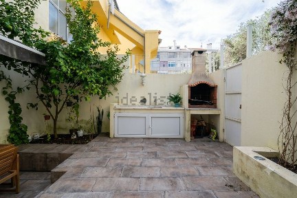 Apartamento T1 à venda na Rua Dom João de Castro, 19