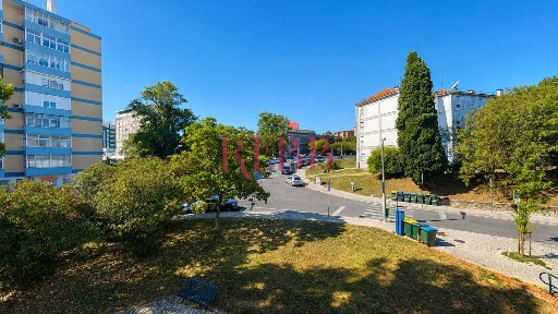Apartamento T3 à venda na Rua Cid. de Vl. Cabral