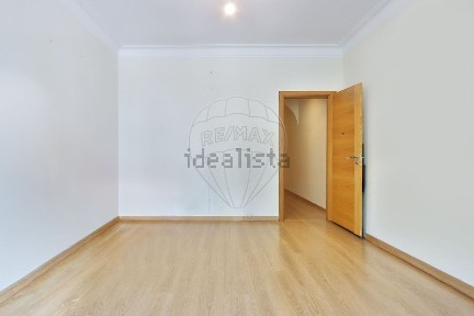 Apartamento T2 à venda na Rua Amélia Rey Colaço