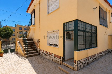 Apartamento T2 à venda na Rua do Olival, 32