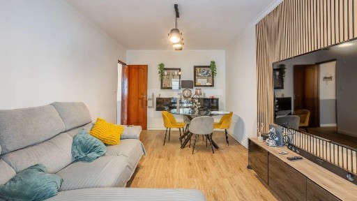 Apartamento T2 à venda na Rua Branquinho da Fonseca