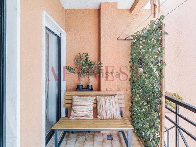 Apartamento T4 à venda na Rua Manuel de Almeida e Vasconcelos