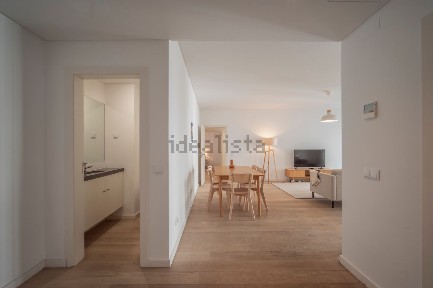 Apartamento T3 à venda no Largo Doutor António de Sousa Macedo