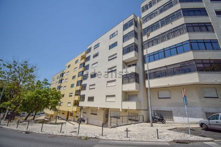 Apartamento T3 à venda na Estrada Biscoiteiras, 14