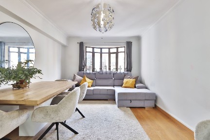 Apartamento T2 à venda na Rua Professor Rui Luís Gomes, 13