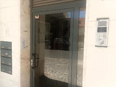 Apartamento T3 à venda na Rua Raúl Brandão