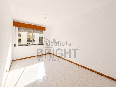 Apartamento T1 à venda na Rua Almada Negreiros