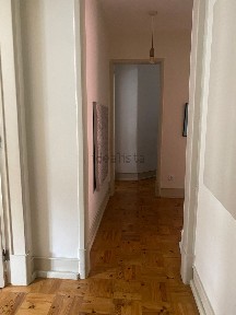 Apartamento T3 à venda na Rua de Campolide