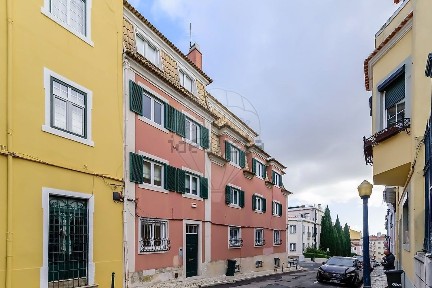 Apartamento T5 à venda na Rua Ribeiro Sanches