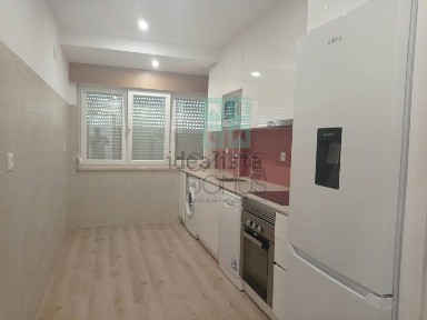 Apartamento T2 à venda na Rua Sebastião da Gama