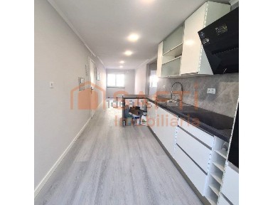 Apartamento T2 à venda na Rua Actriz Maria Matos, 15