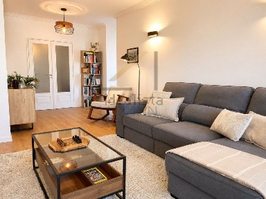 Apartamento T2 à venda na Rua António Máximo Ribeiro