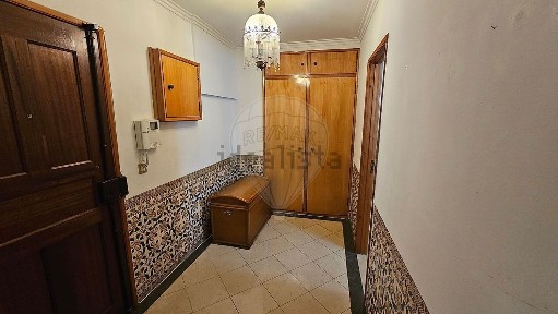 Apartamento T2 à venda na Rua Adriano José da Silva