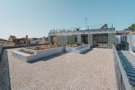 Apartamento T3 à venda na Rua Policarpo Anjos