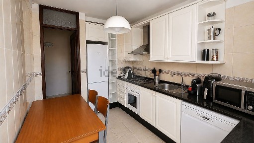 Apartamento T2 à venda na Rua Cidade de Carmona, 16