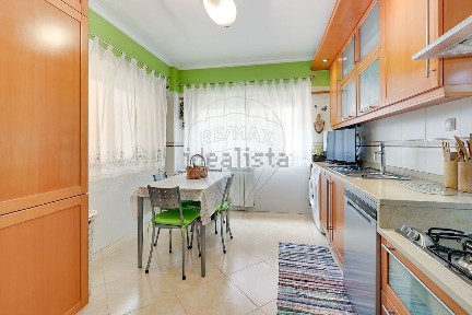 Apartamento T3 à venda na Rua Vasco Santana s/n