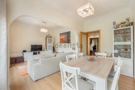 Apartamento T2 à venda na Rua de Campolide, 124