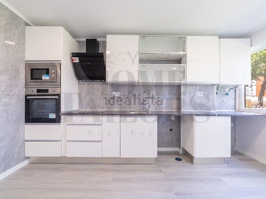 Apartamento T2 à venda na Rua António Sérgio