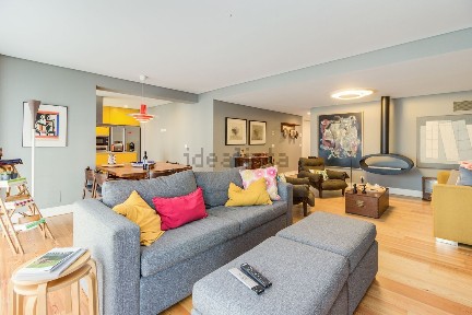 Apartamento T3 à venda na Travessa do Combro
