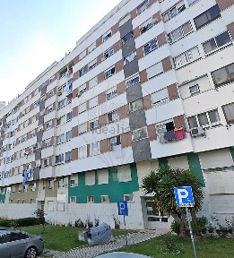 Apartamento T3 à venda na Praceta Jaime Cortesão
