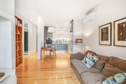 Apartamento T2 à venda na Rua Fernandes Tomás