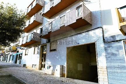 Apartamento T3 à venda na Avenida Marquês de Pombal