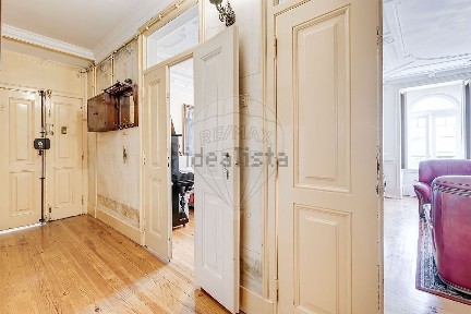 Apartamento T7 à venda na Rua de Santa Marta