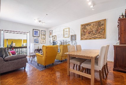 Apartamento T3 à venda na Rua Fernanda Botelho