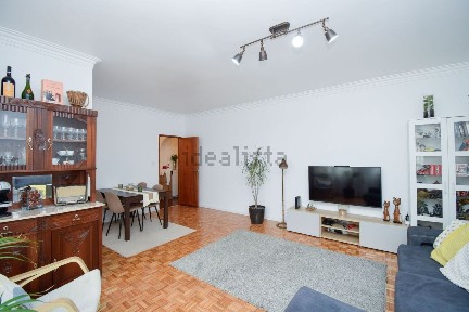 Apartamento T2 à venda em Massamá
