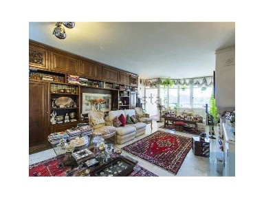 Apartamento T5 à venda na Avenida Infante Dom Henrique, 1027 a