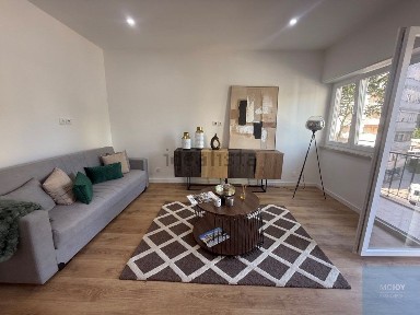 Apartamento T3 à venda na Rua Doutor Rafael Duque, 6