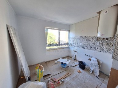 Apartamento T3 à venda em Santo António dos Cavaleiros e Frielas