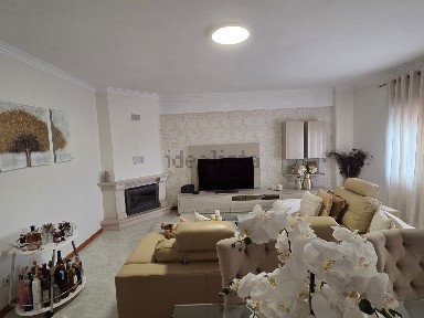 Apartamento T3 à venda na Rua Cidade de Petrópolis